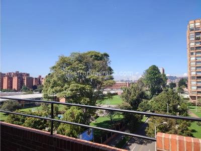Casa de 5 alcobas en venta en Norte, Bogotá, 440 m² · foto 17 de 18