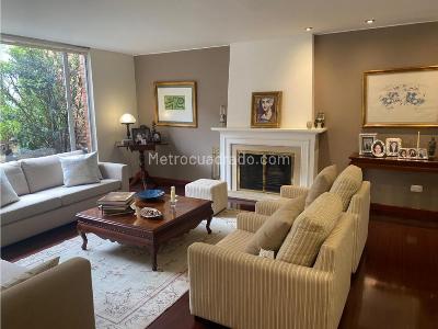 Casa de 3 alcobas en venta en Norte, Bogotá, 290 m² · foto 2 de 19