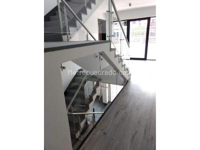 Casa de 5 alcobas en venta en Norte, Bogotá, 386 m² · foto 2 de 17