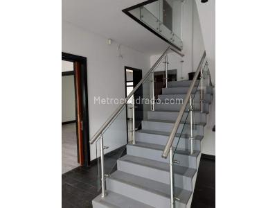 Casa de 5 alcobas en venta en Norte, Bogotá, 386 m² · foto 3 de 17