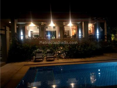 Casa de 4 alcobas en venta en Norte, Girardot, 210 m² · foto 2 de 8