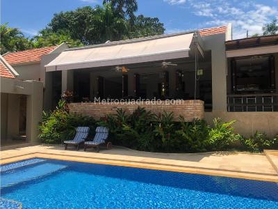 Casa de 4 alcobas en venta en Norte, Girardot, 210 m² · foto 3 de 8