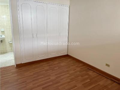 Apartamento de 3 alcobas en venta en Santa Barbara, Bogotá, 233 m² · foto 9 de 20