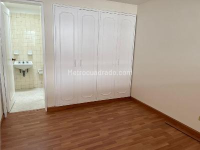 Apartamento de 3 alcobas en venta en Santa Barbara, Bogotá, 233 m² · foto 10 de 20