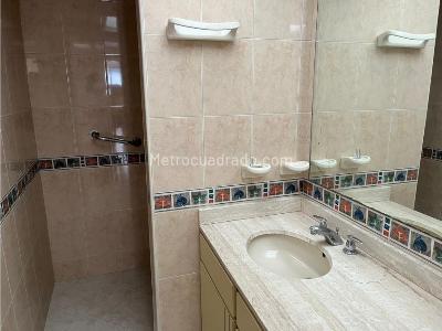 Apartamento de 3 alcobas en venta en Santa Barbara, Bogotá, 233 m² · foto 17 de 20