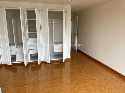 Apartamento de 3 alcobas en venta en Santa Barbara, Bogotá, 233 m² · foto 18 de 20