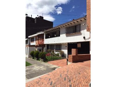 Casa de 5 alcobas en venta en Santa Barbara, Bogotá, 220 m² · foto 2 de 20