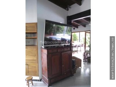 Casa de 4 alcobas en venta en Norte, Girardot, 370 m² · foto 5 de 16
