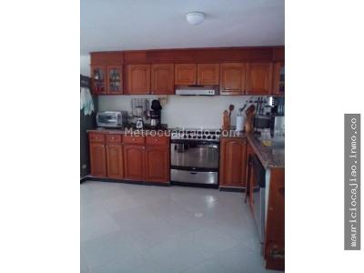 Casa de 4 alcobas en venta en Norte, Girardot, 370 m² · foto 6 de 16