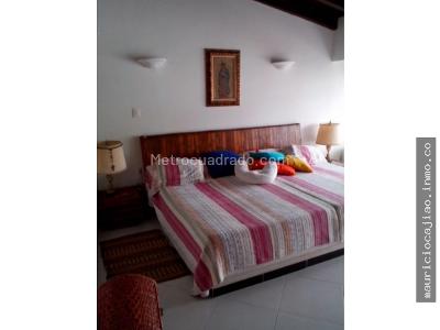 Casa de 4 alcobas en venta en Norte, Girardot, 370 m² · foto 12 de 16