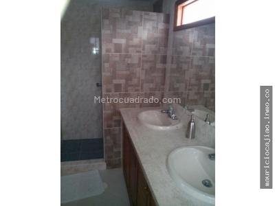 Casa de 4 alcobas en venta en Norte, Girardot, 370 m² · foto 13 de 16