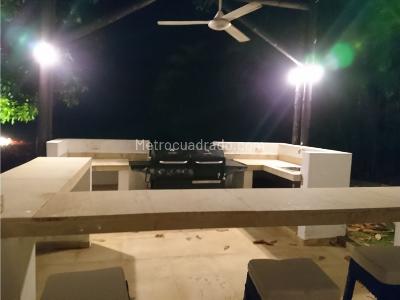 Casa de 4 alcobas en venta en Puerto Peñalisa, Girardot, 1268 m² · foto 15 de 16