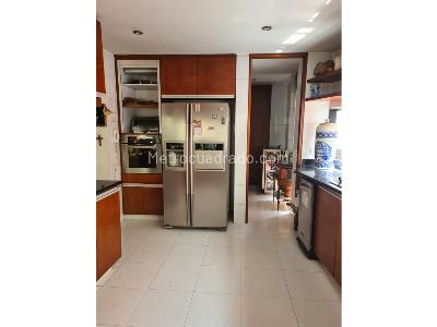 Apartamento de 2 alcobas en venta en Chico Reservado, Bogotá, 200 m² · foto 12 de 20