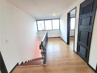 Casa de 3 alcobas en arriendo en Santa Barbara, Bogotá, 180 m² · foto 3 de 16