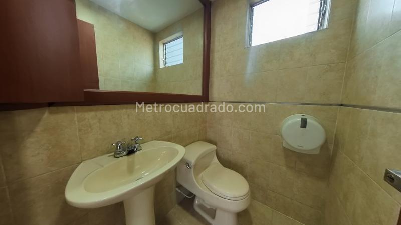 Edificio de Oficinas en Arriendo, San Luis, Bogotá D.C. - Więcej