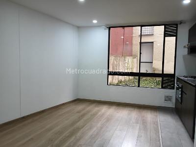 Apartaestudio en venta en La Candelaria, Bogotá, 28 m² · foto 2 de 13