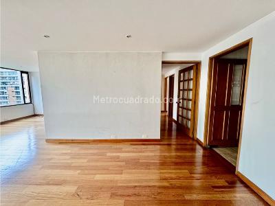 Apartamento de 3 alcobas en venta en Chico, Bogotá, 114 m² · foto 2 de 20