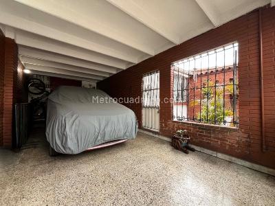 Casa de 3 alcobas en venta en Castilla, Bogotá, 120 m² · foto 2 de 20