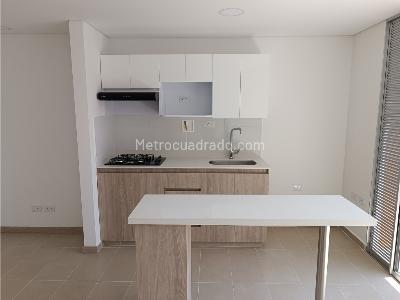 Apartamento de 3 alcobas en venta en Loma De San Jose, Sabaneta, 68 m² · foto 2 de 17