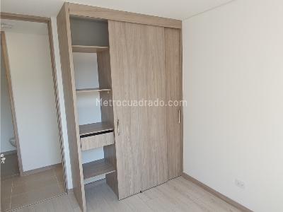 Apartamento de 3 alcobas en venta en Loma De San Jose, Sabaneta, 68 m² · foto 3 de 17