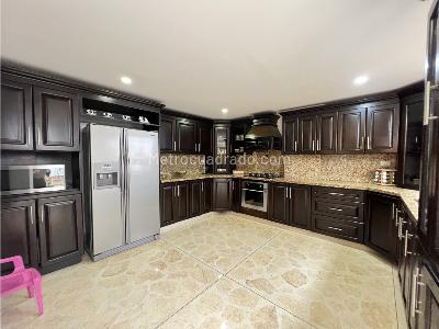 Casa de 5 alcobas en venta en La Doctora, Sabaneta, 400 m² · foto 4 de 20