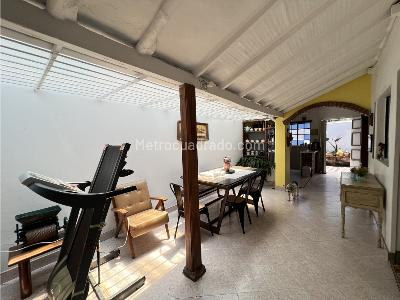 Casa de 4 alcobas en venta en El Carmelo, Sabaneta, 322 m² · foto 4 de 13