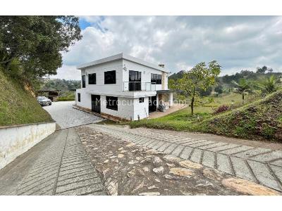 Casa de 4 alcobas en venta en Vereda San Luis, Rionegro, 360 m² · foto 8 de 10