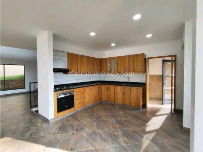 Casa de 5 alcobas en venta en El Escobero, Envigado, 698 m² · foto 9 de 20
