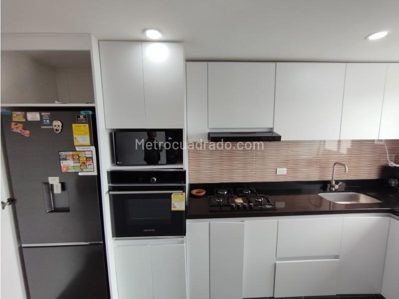 2BR Apartment in Los Colegios (54 m²) - 4