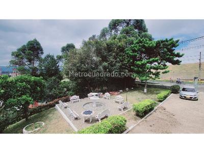 Casa de 5 alcobas en venta en Zona E, Rionegro, 380 m² · foto 2 de 20
