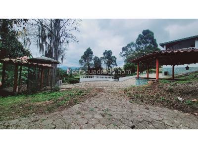 Casa de 5 alcobas en venta en Zona E, Rionegro, 380 m² · foto 5 de 20