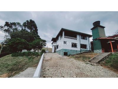 Casa de 5 alcobas en venta en Zona E, Rionegro, 380 m² · foto 13 de 20
