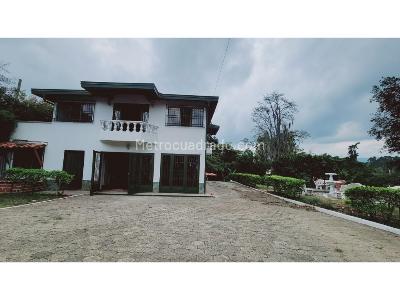 Casa de 5 alcobas en venta en Zona E, Rionegro, 380 m² · foto 17 de 20