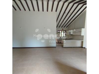Casa de 4 alcobas en venta en Loma De Las Brujas, Envigado, 260 m² · foto 2 de 20