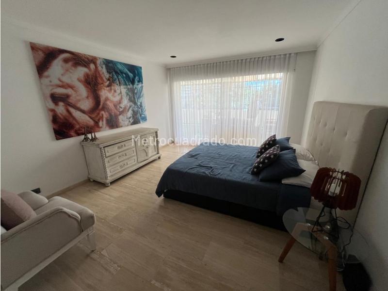 Apartamento Amplio de 4 Alcobas con Amenidades en El Poblado - 3