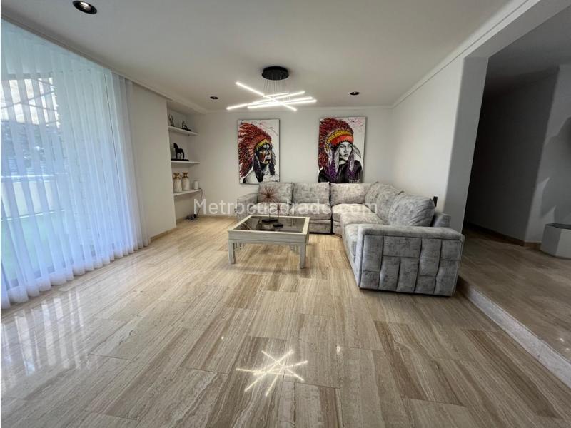 Apartamento Amplio de 4 Alcobas con Amenidades en El Poblado - 4