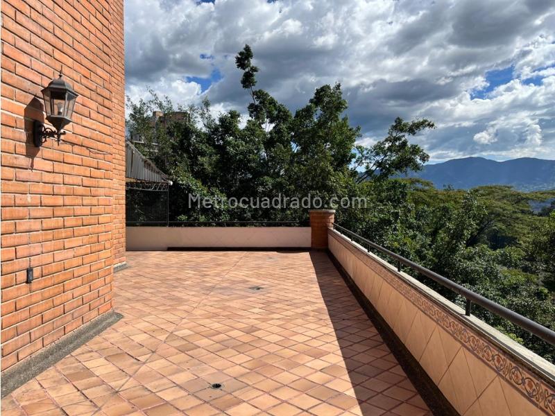Apartamento Amplio de 4 Alcobas con Amenidades en El Poblado - 6