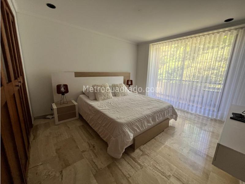 Apartamento Amplio de 4 Alcobas con Amenidades en El Poblado - 7