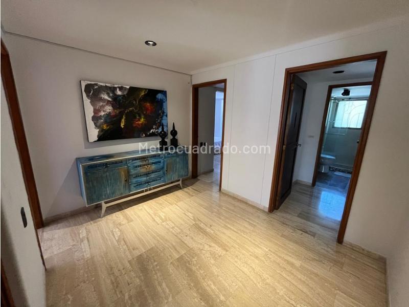 Apartamento Amplio de 4 Alcobas con Amenidades en El Poblado - 8