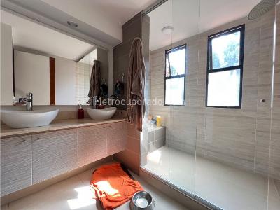Casa de 4 alcobas en venta en El Tesoro, Medellín, 270 m² · foto 3 de 20