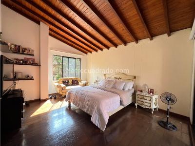 Casa de 4 alcobas en venta en El Tesoro, Medellín, 270 m² · foto 4 de 20