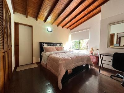 Casa de 4 alcobas en venta en El Tesoro, Medellín, 270 m² · foto 6 de 20