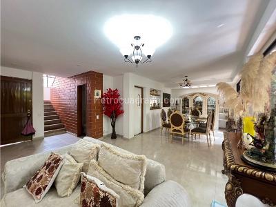 Casa de 4 alcobas en venta en El Tesoro, Medellín, 270 m² · foto 13 de 20