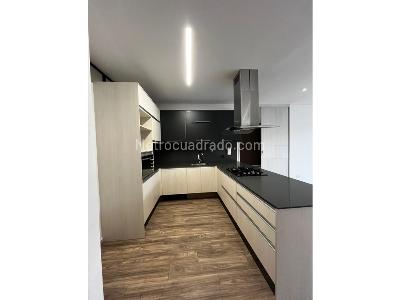 Apartamento en arriendo en Poblado, Medellín · foto 2 de 18