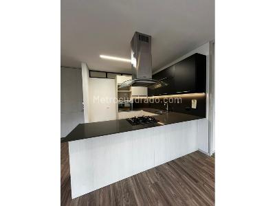 Apartamento en arriendo en Poblado, Medellín · foto 3 de 18
