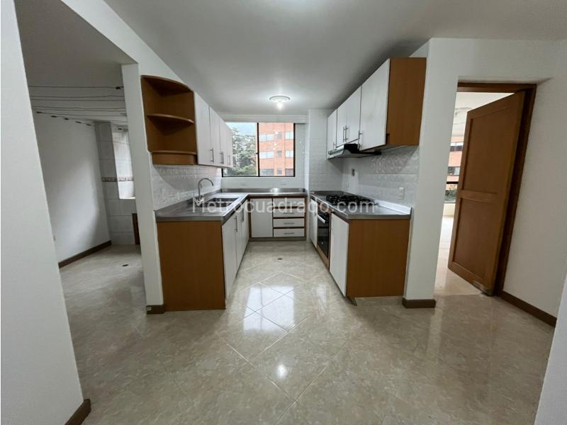 Apartamento Amplio de 5 Alcobas con Biblioteca en Milla de Oro - 6