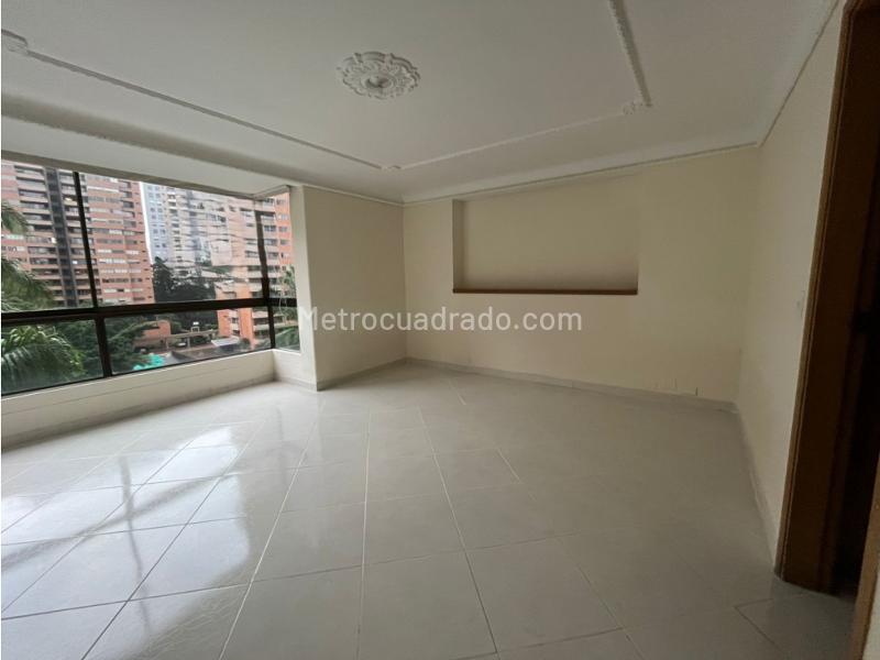 Apartamento Amplio de 5 Alcobas con Biblioteca en Milla de Oro - 7