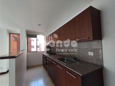Apartamento de 3 alcobas en arriendo en Altos Del Escobero, Envigado, 100 m² · foto 3 de 13