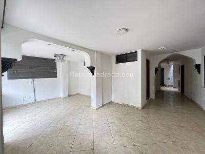 Apartamento de 3 alcobas en venta en Obrero, Envigado, 131 m² · foto 2 de 10