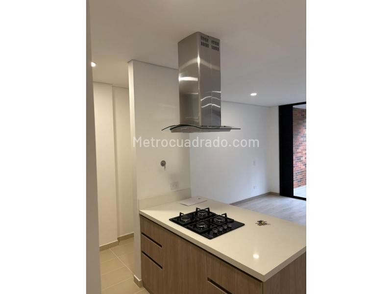 Quiet 1-Bedroom Apartment with Private Garage in La Fe - 2